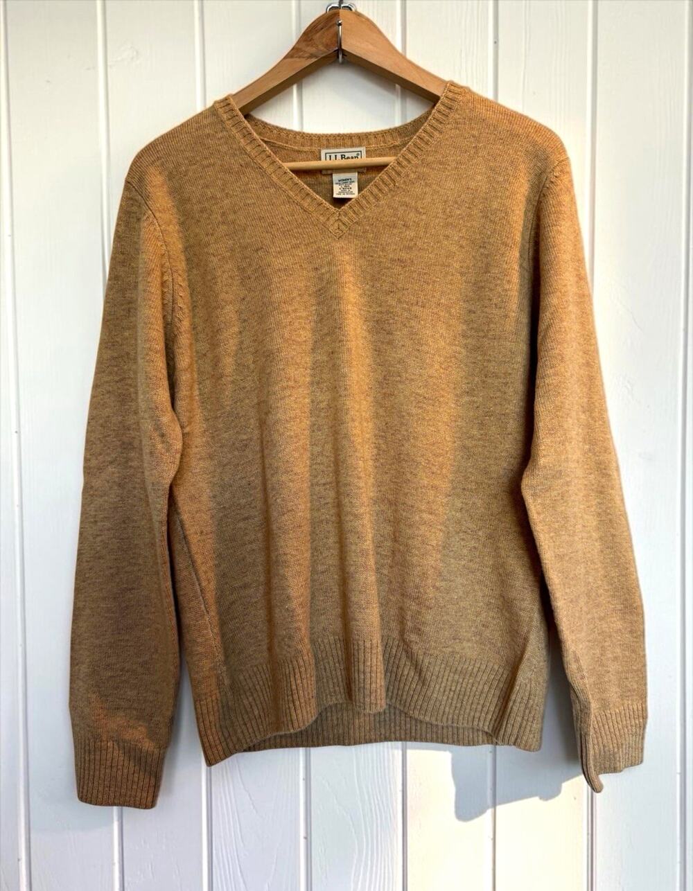 L.L.Bean Women's Tan V-Neck Pullover Sweater Lambswool-Blend Size L Minimalist
